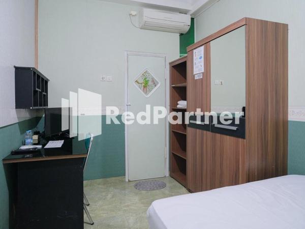 Pondok Hijau Syariah Mitra RedDoorz At Citraland Surabaya : photo 5 de la chambre chambre double standard