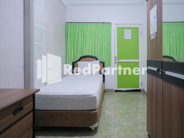 Pondok Hijau Syariah Mitra RedDoorz At Citraland Surabaya : photo 6 de la chambre chambre simple