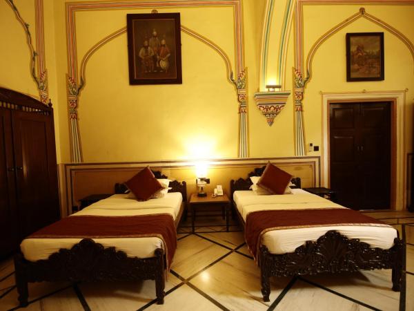 Hotel Narain Niwas Palace : photo 8 de la chambre kanota suite- free early check in by 3 hours (subject to room availability),complimentary welcome drink,10% discount on food in imperial lancers,10% discount on spa