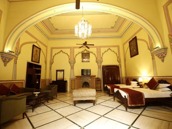 Hotel Narain Niwas Palace : photo 5 de la chambre kanota suite-  free early check in by 3 hours (subject to room availability),complimentary welcome drink,10% discount on food in imperial lancers,10% discount on spa