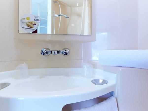 Premiere Classe Limoges Nord : photo 1 de la chambre chambre triple - 1 lit double et 1 lit superposé