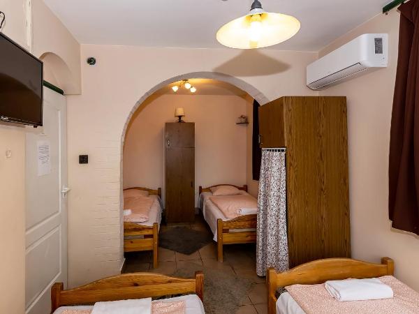 Csillagtúra Panzió : photo 4 de la chambre chambre quadruple avec salle de bains