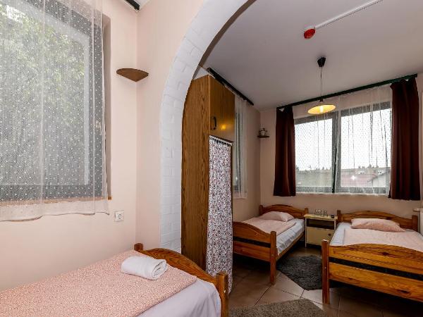 Csillagtúra Panzió : photo 5 de la chambre chambre quadruple avec salle de bains