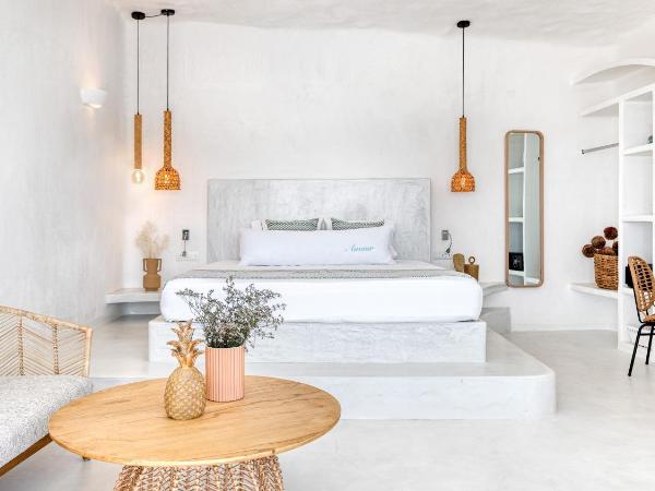 Maregio Suites : photo 3 de la chambre suite premium avec petite piscine troglodyte extérieure chauffée avec jets