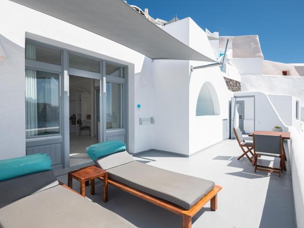 Maregio Suites : photo 9 de la chambre suite premium avec petite piscine troglodyte extérieure chauffée avec jets