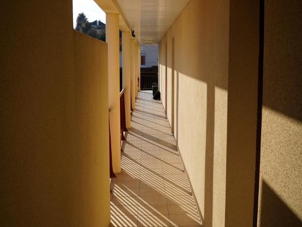 Apparts Confort 87 : photo 2 de la chambre appartement avec balcon