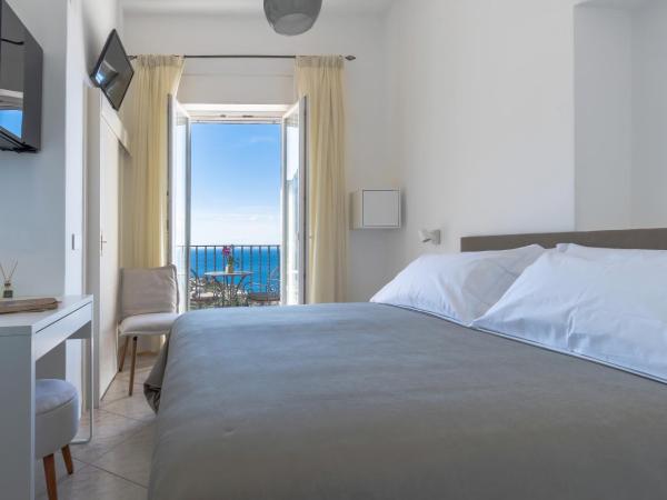 Albergo La Prora : photo 9 de la chambre chambre double avec balcon - vue sur mer