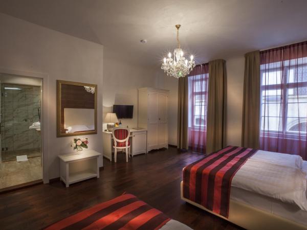 Little King U Malvaze : photo 2 de la chambre chambre triple exécutive