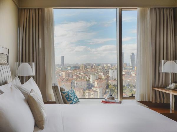 Renaissance Istanbul Polat Bosphorus Hotel : photo 1 de la chambre chambre lits jumeaux deluxe - vue sur ville