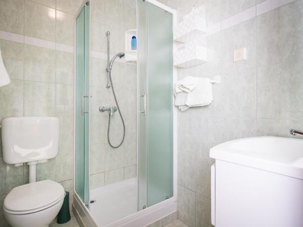 Villa Matohanca : photo 6 de la chambre chambre double ou lits jumeaux - vue sur jardin