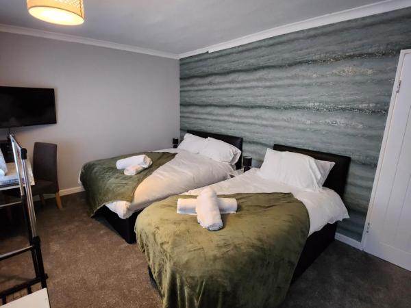 Fox Hollies Shared House : photo 8 de la chambre chambre triple avec salle de bains commune