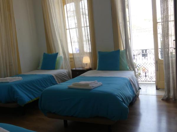 Pensão Santa Cruz : photo 1 de la chambre chambre quadruple avec salle de bains privative