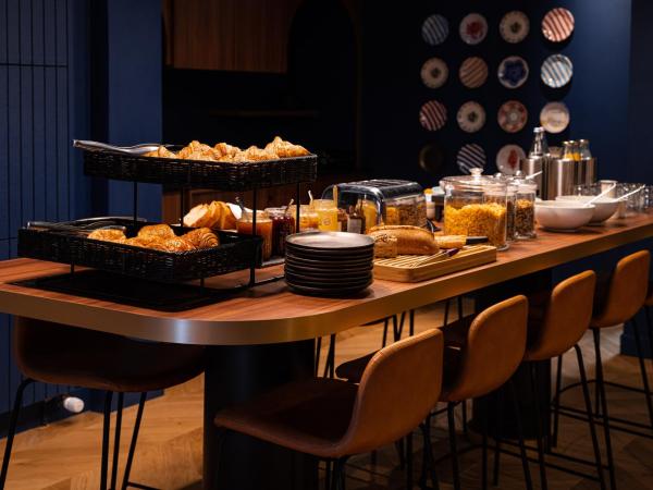 Hôtel D'Anjou : photo 8 de la chambre chambre lit queen-size classique avec climatisation