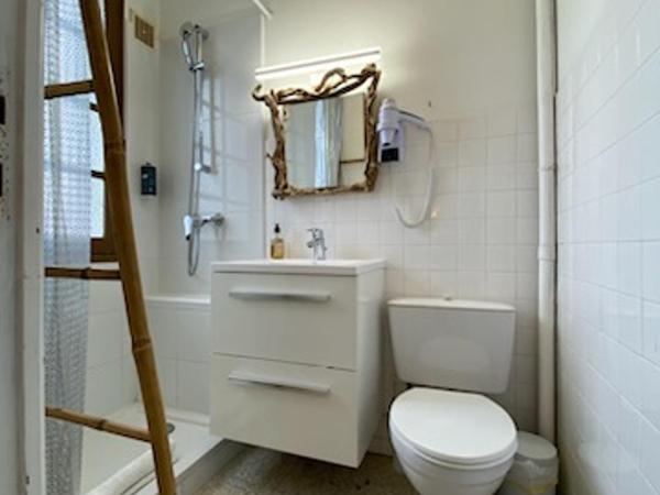 Hôtel Le Neptune en Camargue : photo 4 de la chambre chambre double – vue sur lac