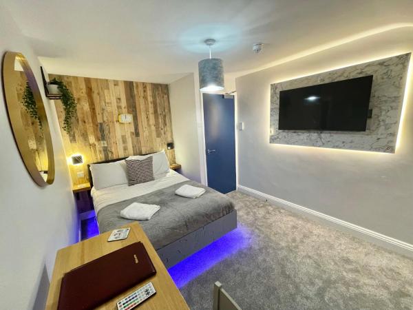 Coastline Retreats - Cloud9 Newly Renovated, Beautiful Ensuite Rooms Near Seafront in Town Centre, Netflix, SuperFast WiFi, Communal Kitchen : photo 4 de la chambre chambre double deluxe