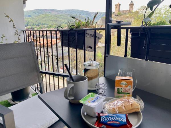 Studio Le Roof - Une vue splendide - Petit déjeuner inclus 1ère nuit - AUX 4 LOGIS : photo 4 de la chambre appartement avec terrasse