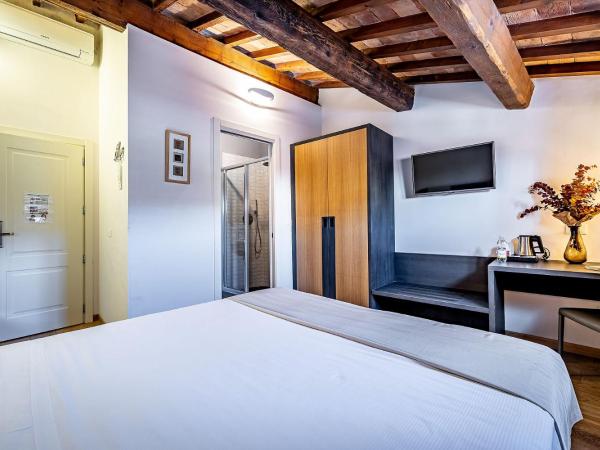 Martelli 6 Suite & Apartments : photo 3 de la chambre chambre double ou lits jumeaux mansardée