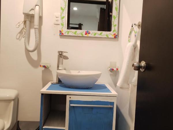 T´úubul K´iin Bed & Breakfast : photo 7 de la chambre chambre double avec salle de bains privative