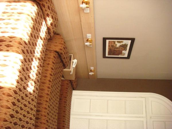 Hagoth Hostel : photo 3 de la chambre chambre triple avec salle de bains commune