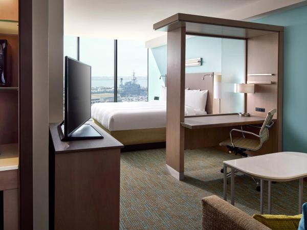 SpringHill Suites by Marriott San Diego Downtown/Bayfront : photo 1 de la chambre suite lit king-size avec canapé-lit