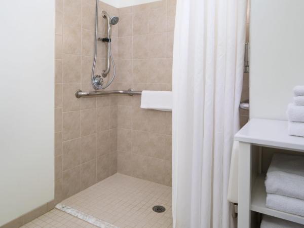 Four Points by Sheraton Louisville Airport : photo 4 de la chambre chambre 2 lits queen-size