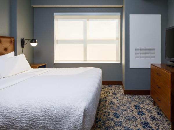 Four Points by Sheraton Louisville Airport : photo 6 de la chambre suite 1 chambre avec 1 lit king-size et canapé-lit