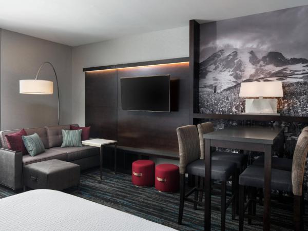 Residence Inn by Marriott Seattle Downtown Convention Center : photo 1 de la chambre studio queen avec 2 lits queen-size et un canapé-lit