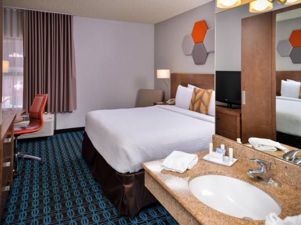 Fairfield Inn Las Vegas Convention Center : photo 2 de la chambre chambre avec lit king-size et canapé-lit 