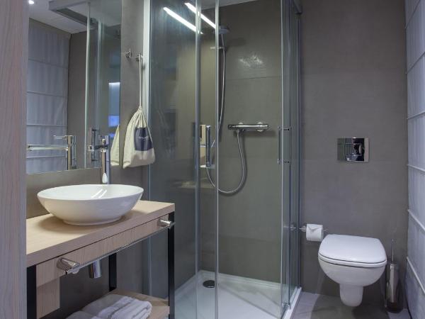 Ilonn Hotel : photo 9 de la chambre chambre double affaires avec accès à la salle de sport