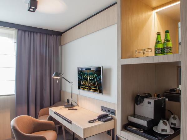 Ilonn Hotel : photo 8 de la chambre chambre double affaires avec accès à la salle de sport