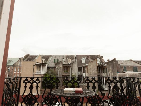 Le Richelieu in the French Quarter : photo 2 de la chambre chambre lit king-size avec balcon