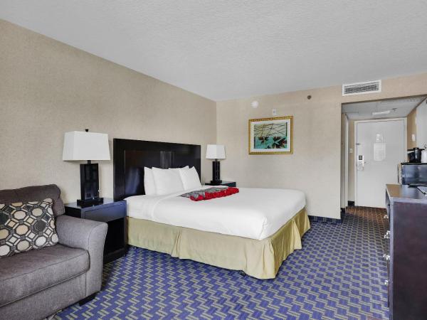 Ramada by Wyndham Jacksonville I-95 by Butler Blvd : photo 3 de la chambre chambre lit king-size - non-fumeurs