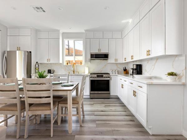 Adorable 3 bedroom with Jacuzzi & more : photo 4 de la chambre maison 3 chambres