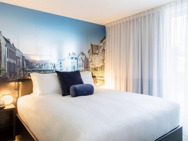 Residence Inn Ghent by Marriott : photo 1 de la chambre studio standard avec lit king-size - vue sur cour