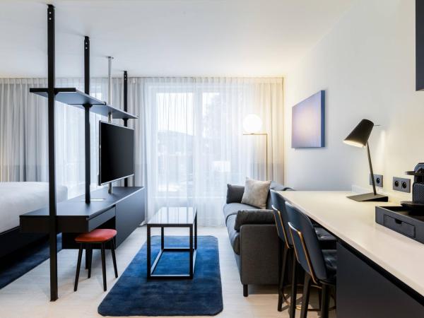 Residence Inn Ghent by Marriott : photo 2 de la chambre studio standard avec lit king-size - vue sur cour