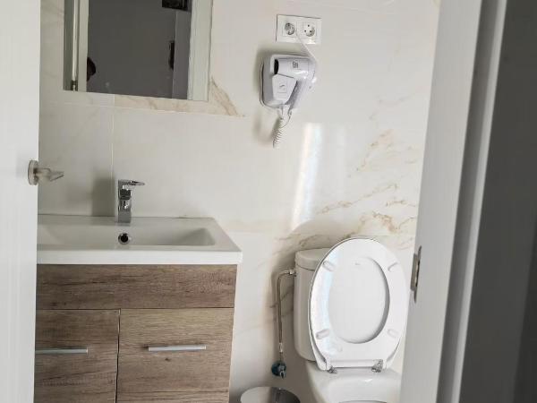 HOSTAL GOLDEN 21*** : photo 7 de la chambre chambre lit queen-size avec baignoire spa