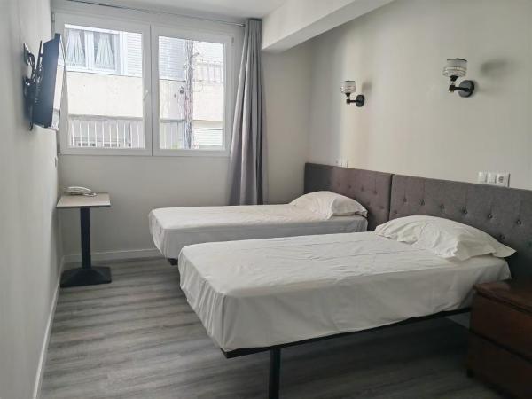 HOSTAL GOLDEN 21*** : photo 5 de la chambre chambre deluxe double ou lits jumeaux