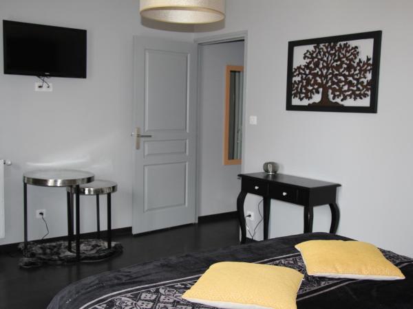 Le Clos de la Challangette : photo 7 de la chambre chambre double confort avec douche