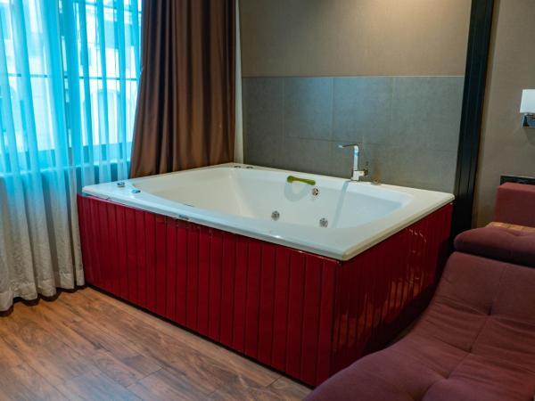 Eva Hotel : photo 5 de la chambre chambre double avec baignoire spa