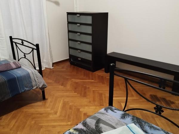 Pilika 4 room with shared bath : photo 10 de la chambre chambre double avec salle de bains commune