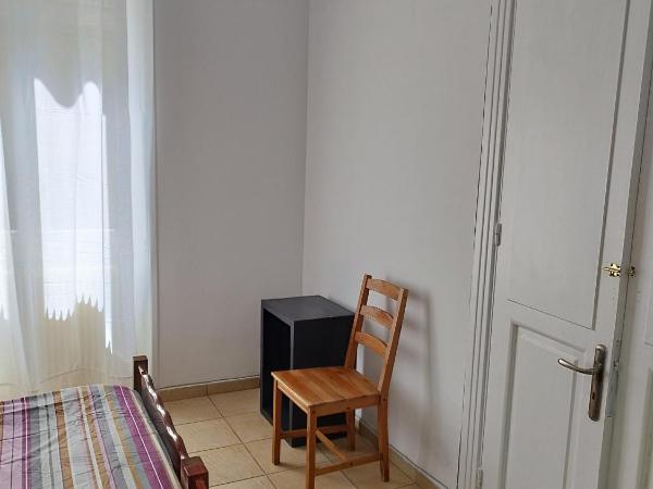 Pilika 4 room with shared bath : photo 9 de la chambre chambre double avec salle de bains commune