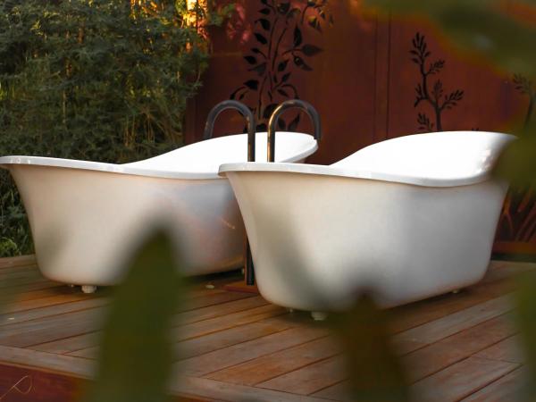 Tussock Hill Vineyard Retreats : photo 6 de la chambre chambre lit king-size avec balcon