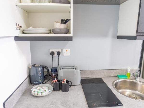 FREE PARKING Cosy Studios close to city and QE and UOB! : photo 7 de la chambre studio