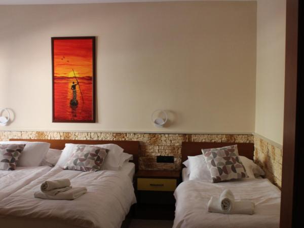 Dalmacija : photo 9 de la chambre chambre triple avec balcon