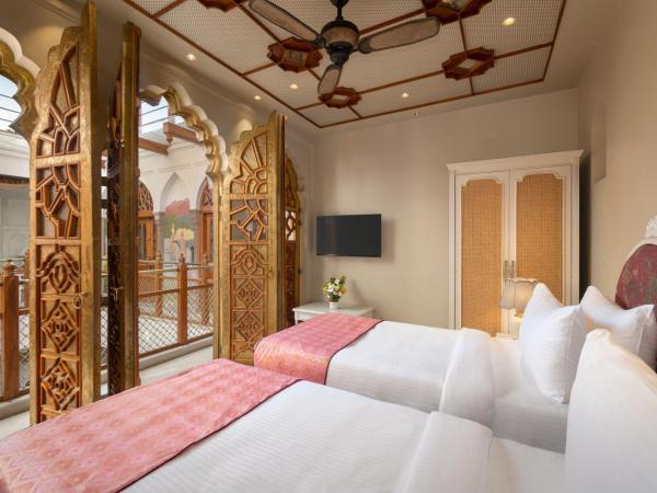 Haveli Dharampura - UNESCO awarded Boutique Heritage Hotel : photo 7 de la chambre jahan ara - golden haveli