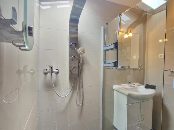 Apartments Silva with sea view : photo 9 de la chambre appartement - vue sur mer