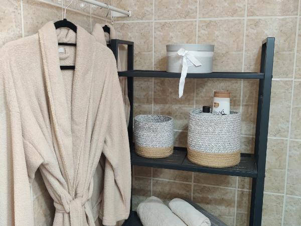 VILLA PLEIN SUD à 900m du centre de Cavalaire sur Mer - chambre climatisée - piscine - spa- Calme et Détente : photo 7 de la chambre chambre double - ma provence