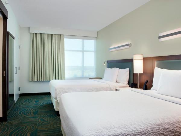 SpringHill Suites by Marriott Orlando at FLAMINGO CROSSINGS Town Center-Western Entrance : photo 1 de la chambre suite avec 2 lits queen-size et canapé-lit