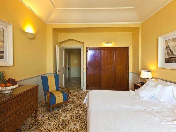 Regina Isabella-Resort Spa Restaurant : photo 4 de la chambre chambre double ou lits jumeaux supérieure avec balcon - vue sur mer