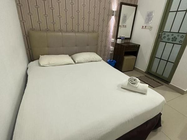 One Point Hotel @ Airport (Kuching) : photo 1 de la chambre chambre lit queen-size